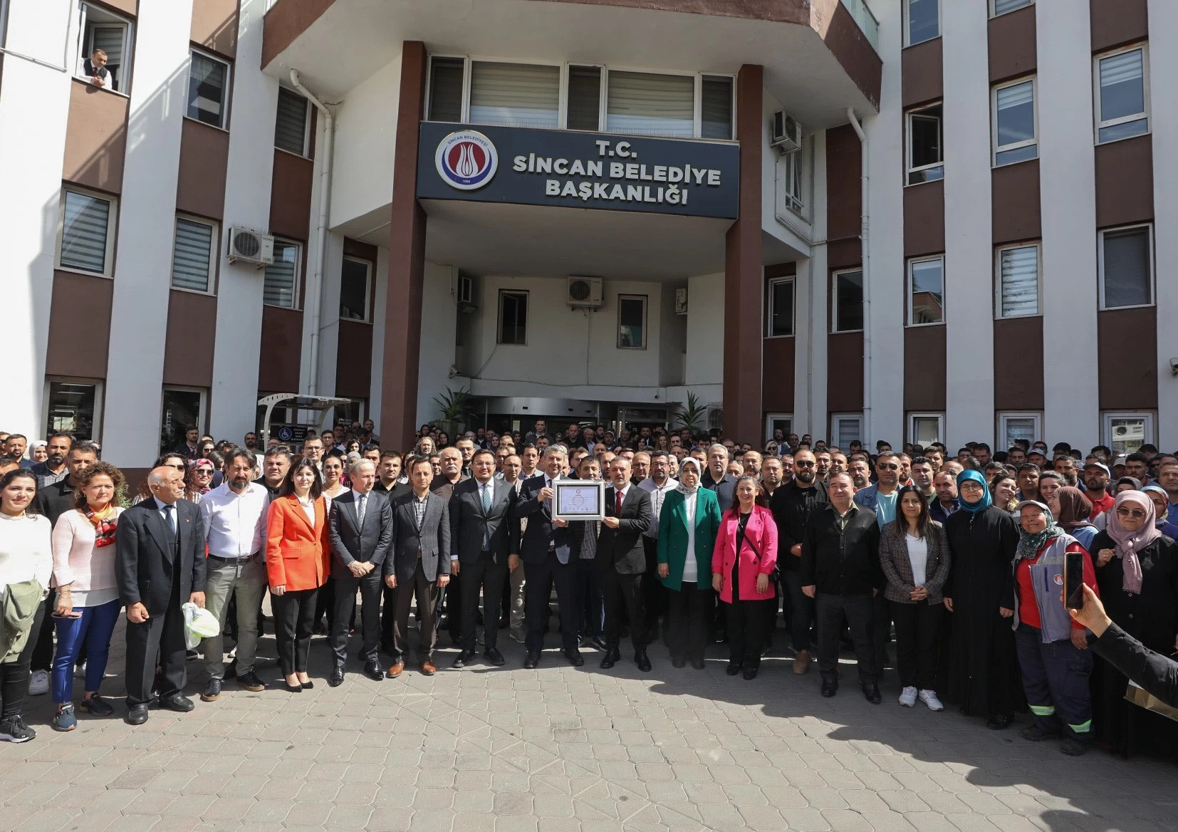 Sincan Belediye Başkanı Murat Ercan mazbatasını alarak yeni dönemine başladı