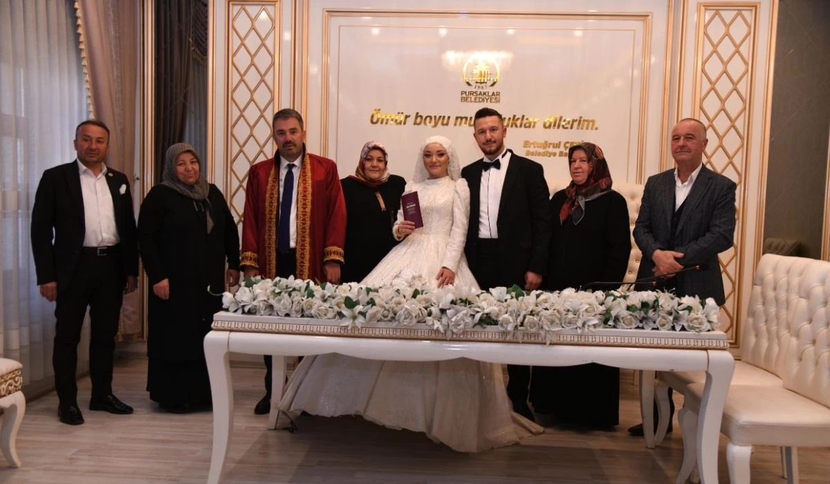 Pursaklar Belediyesi’nde 04.04.2024 nikah yoğunluğu yaşandı! - Resim : 2