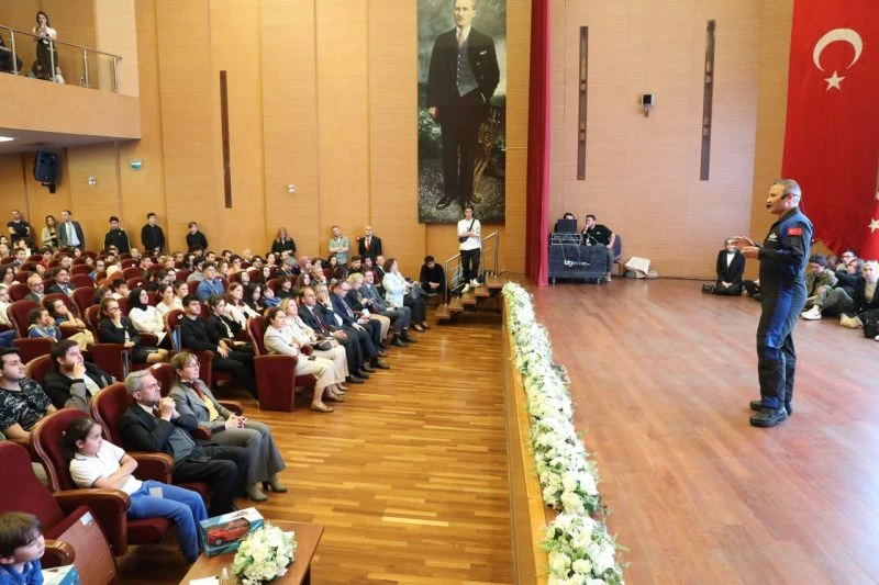 Ankara Üniversitesi Alper Gezeravcı'nın adını üniversite yerleşkesine verdiğini açıkladı