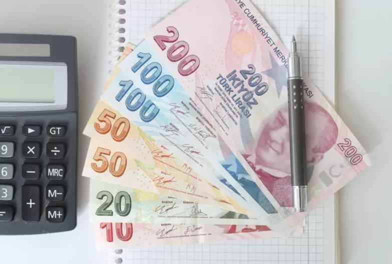 Prim ve yaş indirimi geliyor 1,5 milyona emeklilik hakkı geliyor! Erken emeklilik bekleyenlerin rotası şekillendi