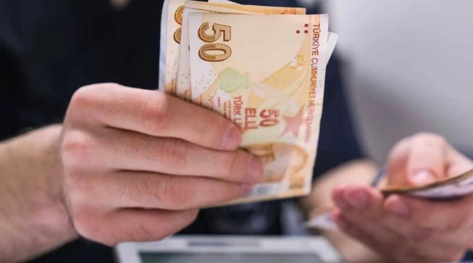 Prim ve yaş indirimi geliyor 1,5 milyona emeklilik hakkı geliyor! Erken emeklilik bekleyenlerin rotası şekillendi - Resim : 2