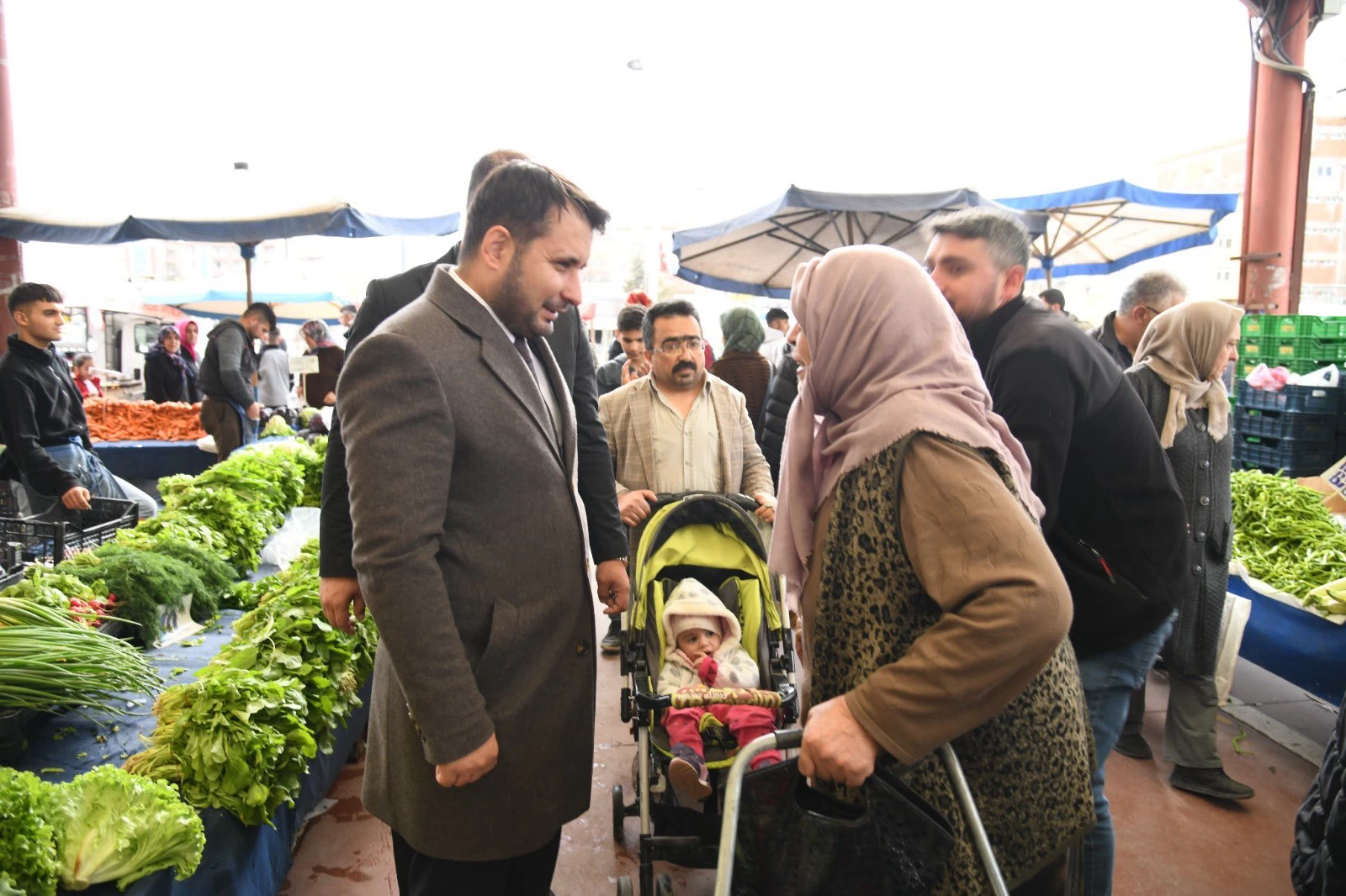 Kahramankazan Belediye Başkanı Selim Çırpanoğlu pazar esnafını ziyaret etti - Resim : 2