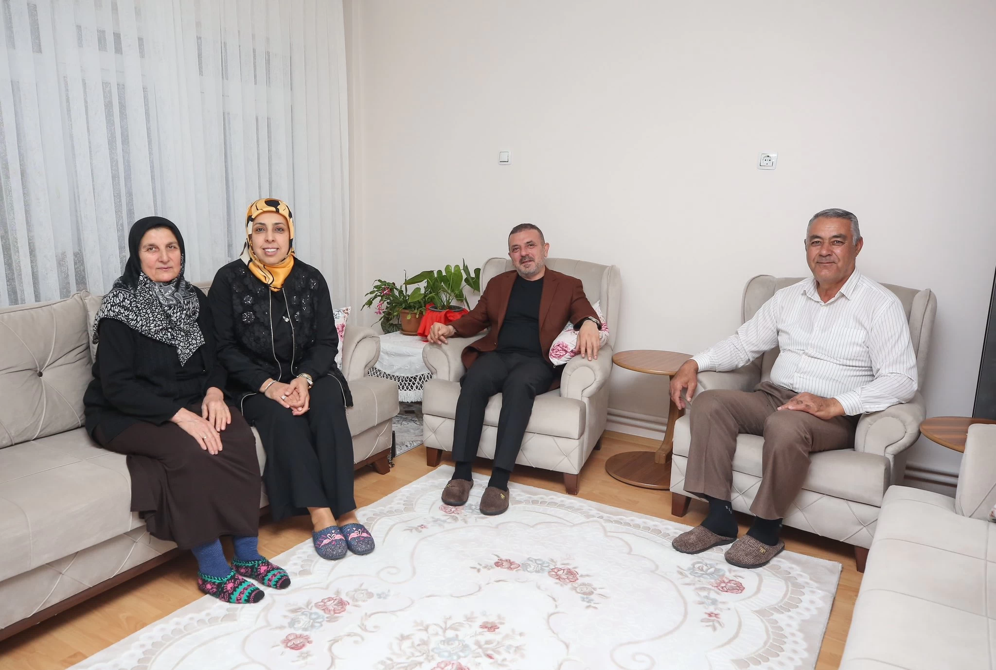 Sincan Belediye Başkanı Murat Ercan şehit aileleri ile bayramlaştı - Resim : 2