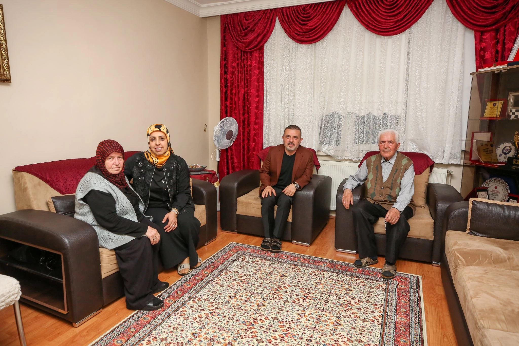 Sincan Belediye Başkanı Murat Ercan şehit aileleri ile bayramlaştı - Resim : 3