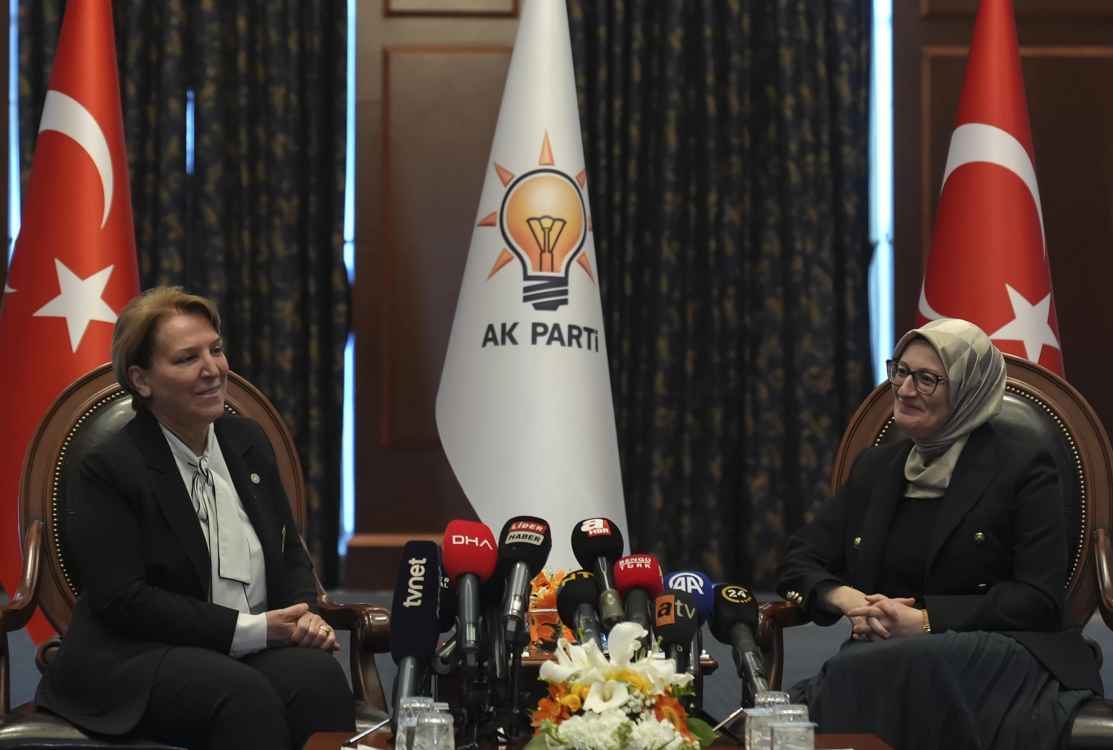 Ankara'da siyasi partiler arasında bayramlaşma trafiği yaşandı