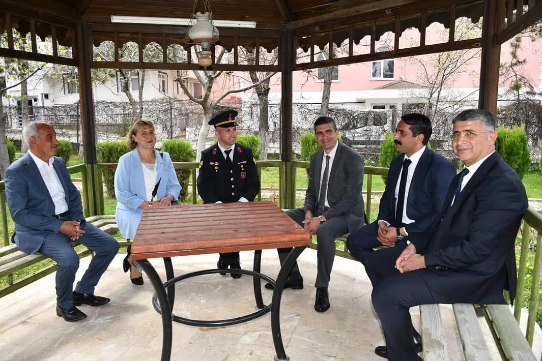 Haymana Belediye Başkanı Levent Koç vatandaşlarla toplu bayramlaşma etkinliğine katıldı - Resim : 3