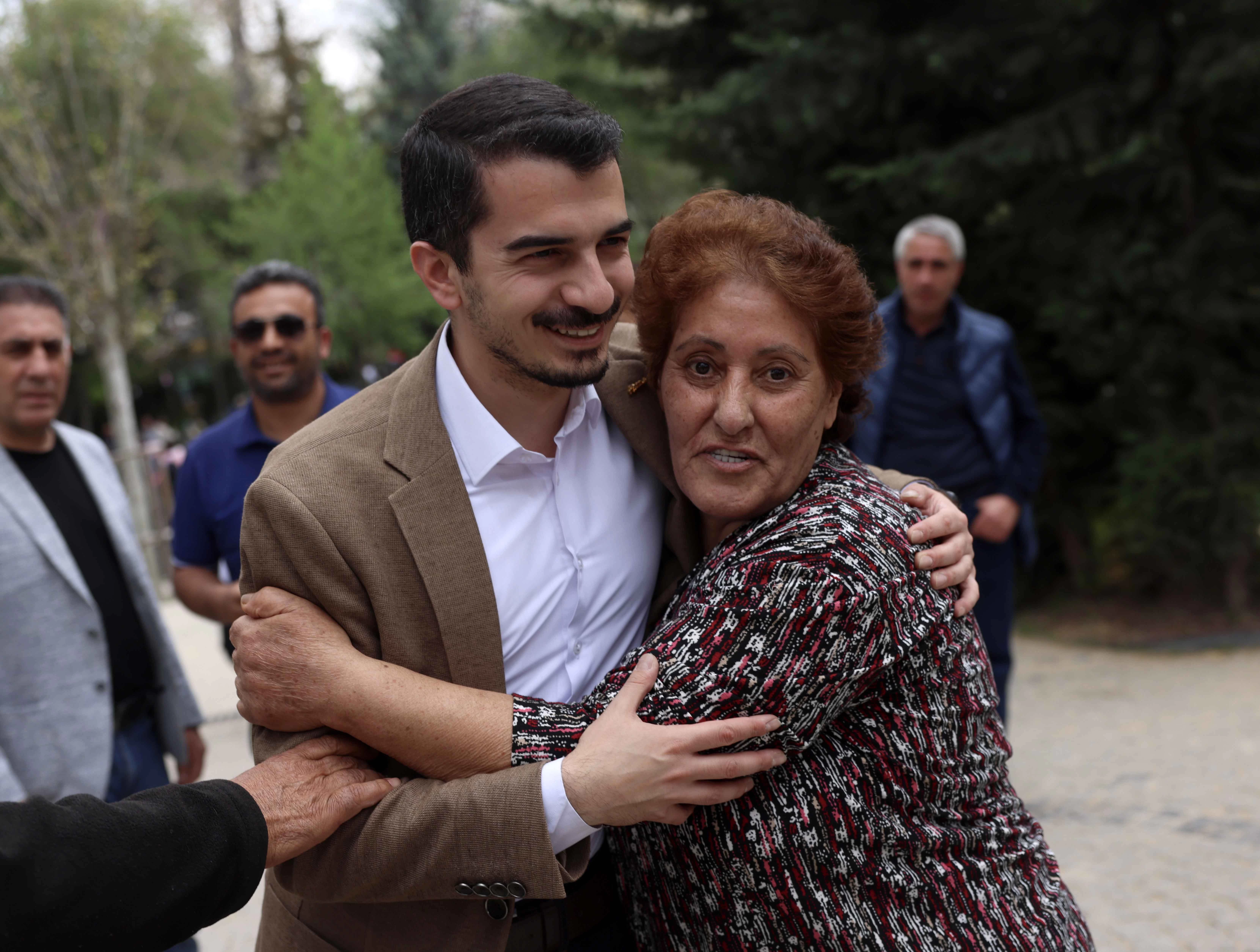 Çankaya Belediye Başkanı Hüseyin Can Güner Kuğulu Park'ta vatandaşlar ile bayramlaştı