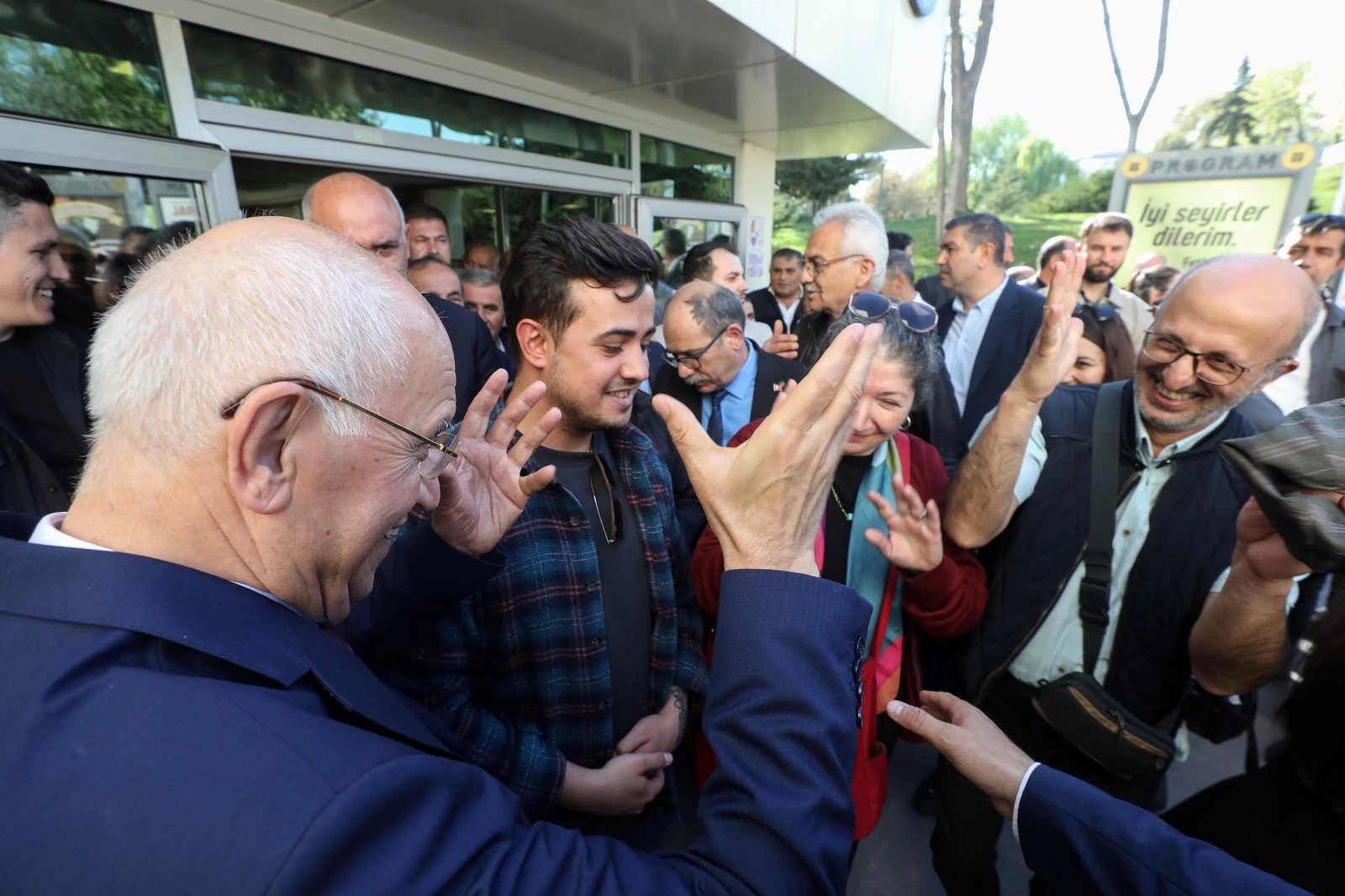 Yenimahalle Belediyesi geleneksel bayramlaşma töreni renkli anlara sahne oldu