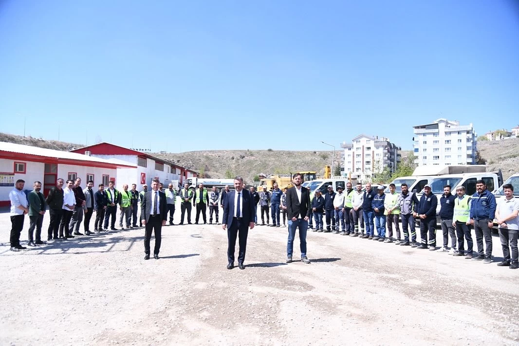 Pursaklar Belediye Başkanı Ertuğrul Çetin belediye personelleri ile bayramlaştı