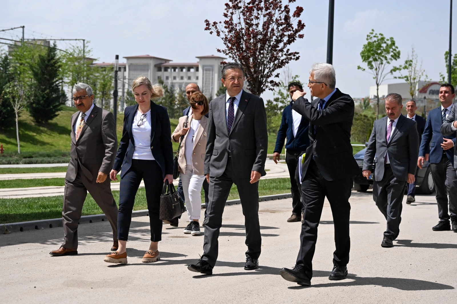 Altındağ Belediye Başkanı Veysel Tiryaki'nin inceleme çalışmalarında son durağı Millet Bahçesi oldu