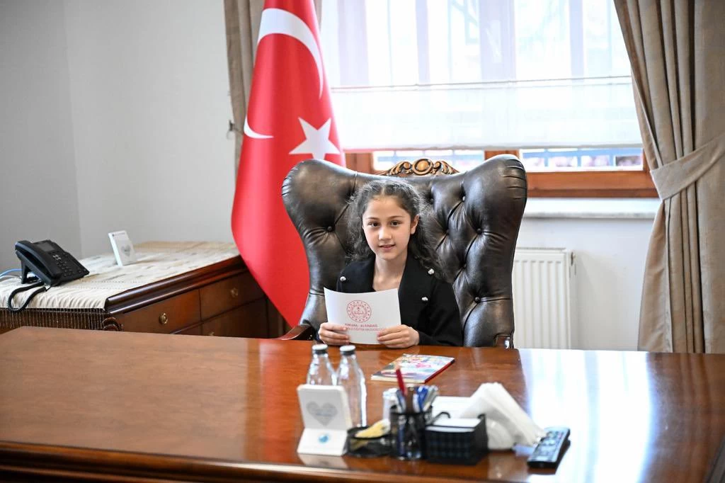 Altındağ Belediye Başkanı Veysel Tiryaki 23 Nisan'da koltuğunu 10 yaşındaki Elif'e devretti - Resim : 2