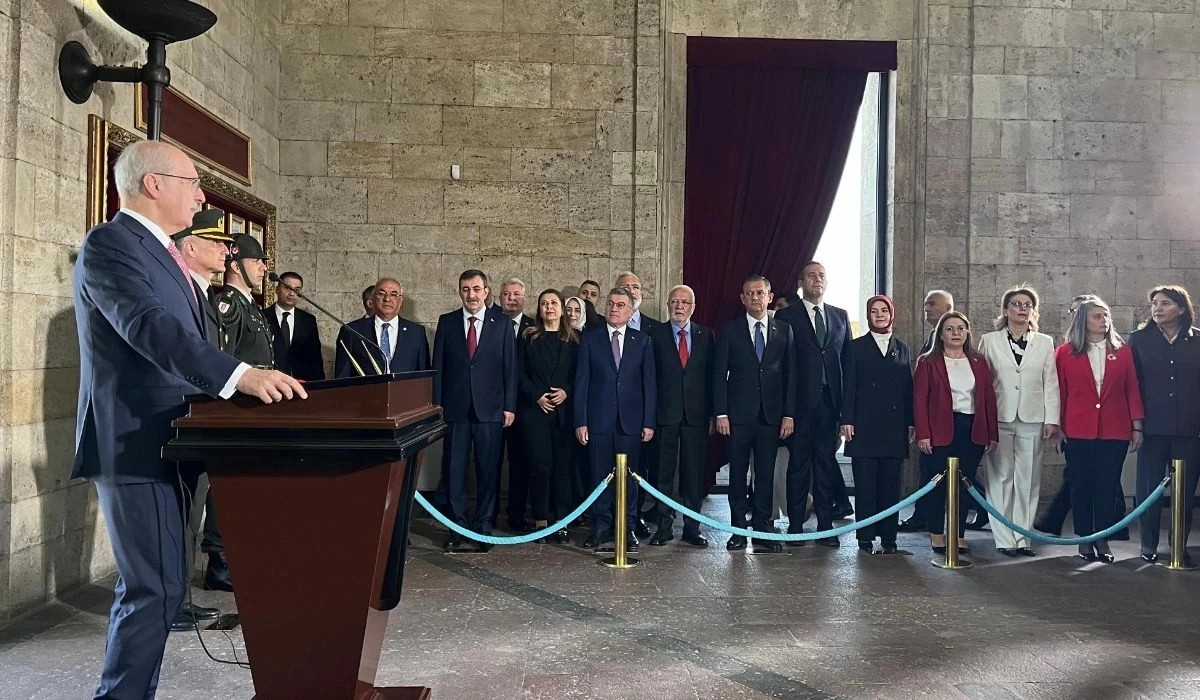 Devlet Erkanı 23 Nisan için Anıtkabir'de düzenlenen törene katıldı