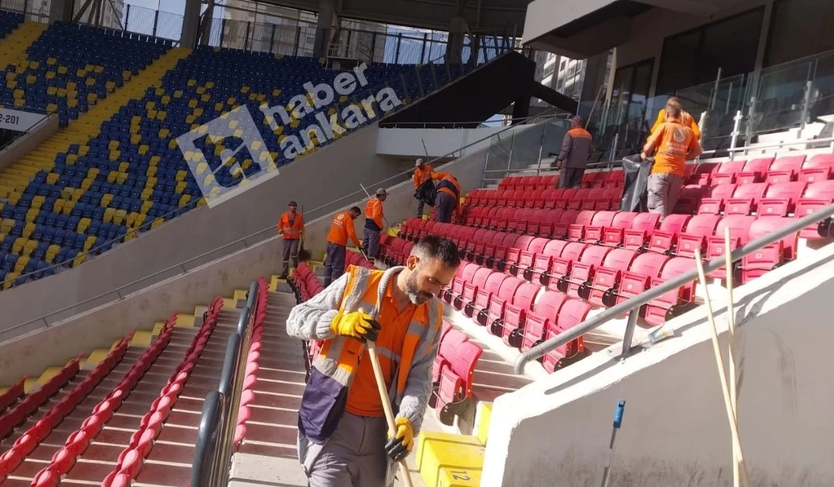 Etimesgut Belediyesi Ziraat Türkiye Kupası maçı öncesi Eryaman Stadındaki temizlik atağını tamamladı - Resim : 4