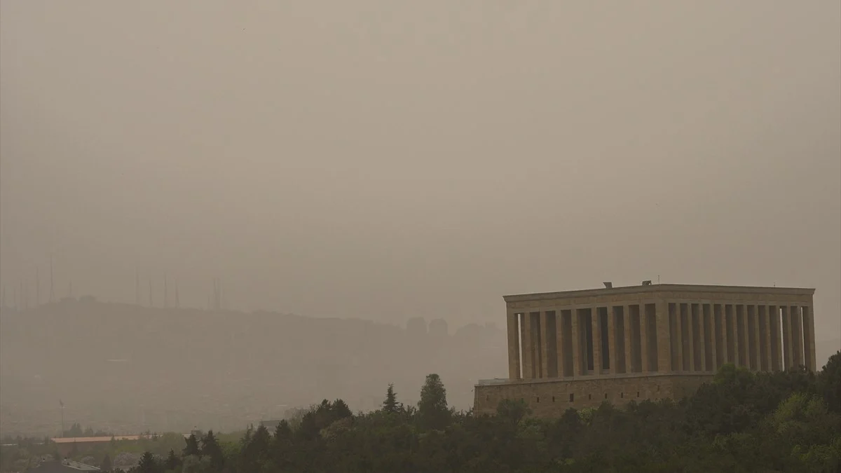 Ankara Valiliği şimdi duyurdu! Görüş kalitesi düşecek Ankara'nın üzerinden toz bulutları dolaşacak