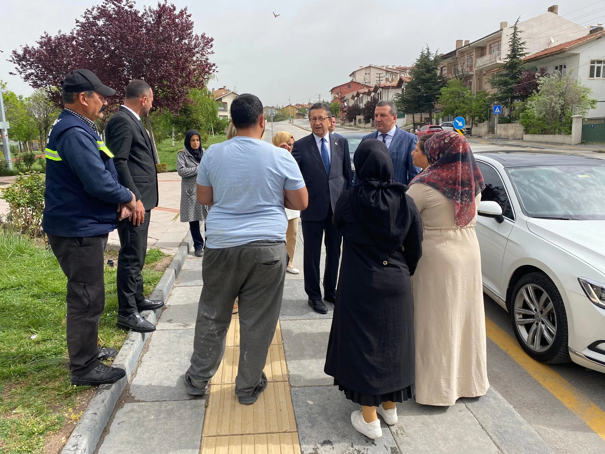 Altındağ Belediye Başkanı Veysel Tiryaki ilçedeki mahallelerde incelemelerde bulundu