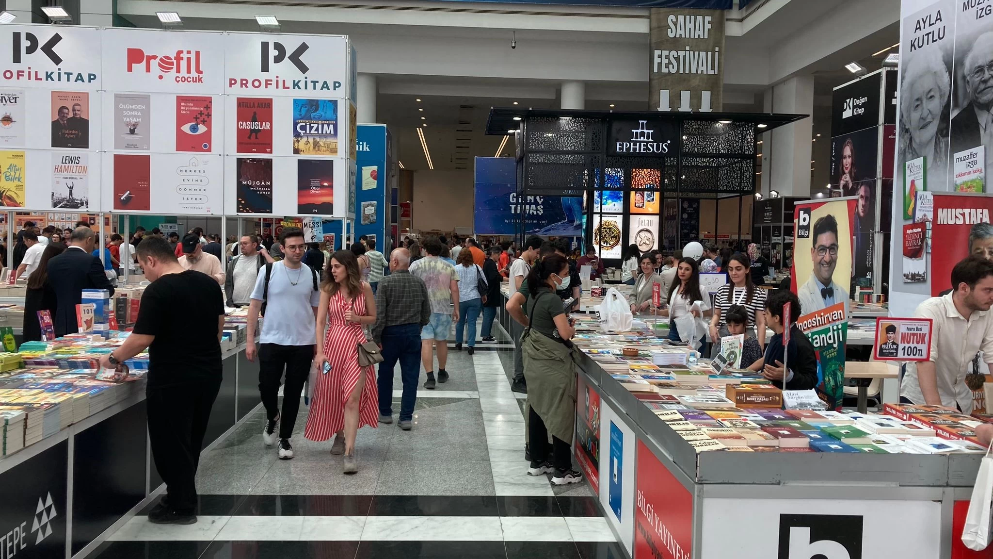 Ankara Kitap Fuarı'nda ziyaretçi yoğunluğu yaşandı! - Resim : 2