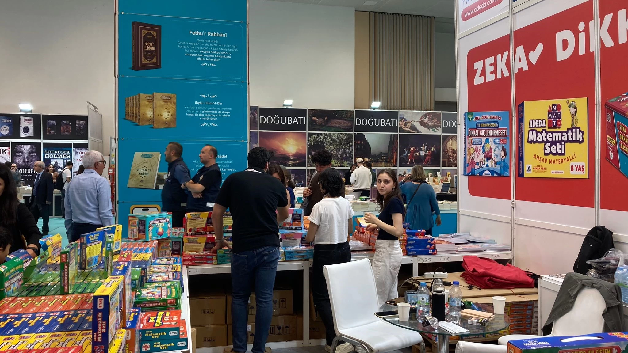 Ankara Kitap Fuarı'nda ziyaretçi yoğunluğu yaşandı! - Resim : 3