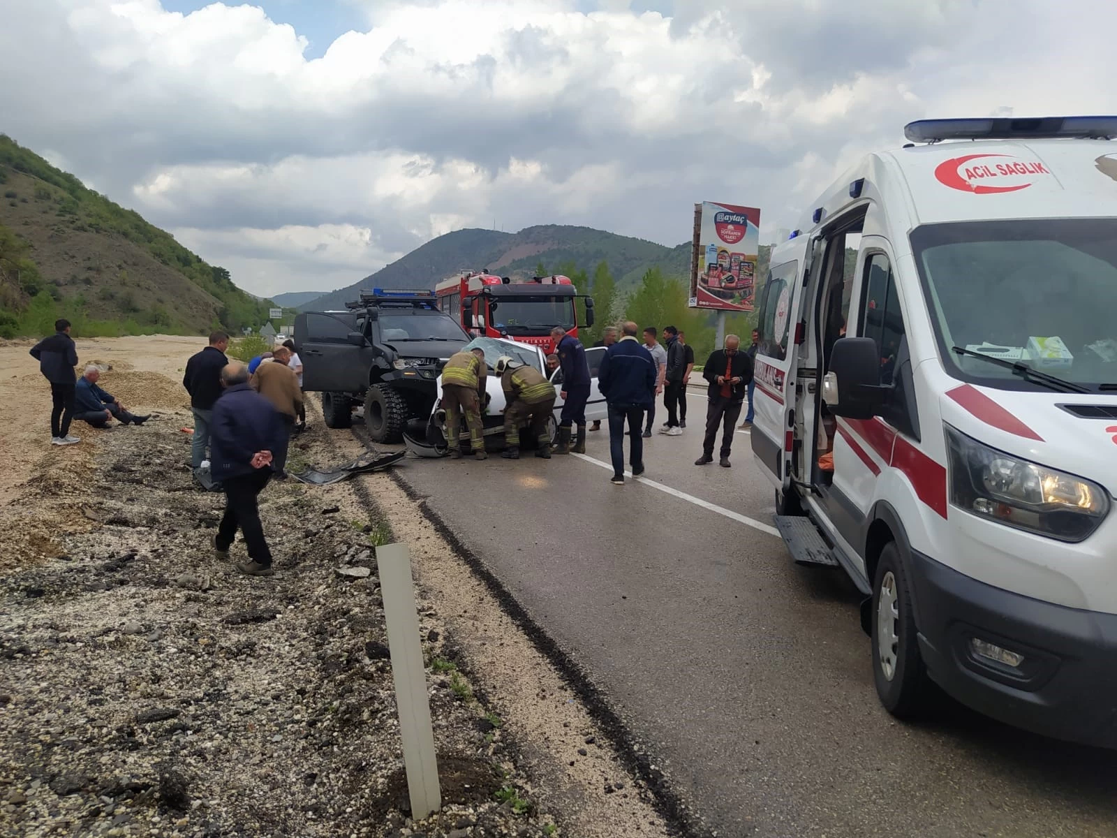 Ankara'da pikapla otomobil çarpıştı! 4 yaralı