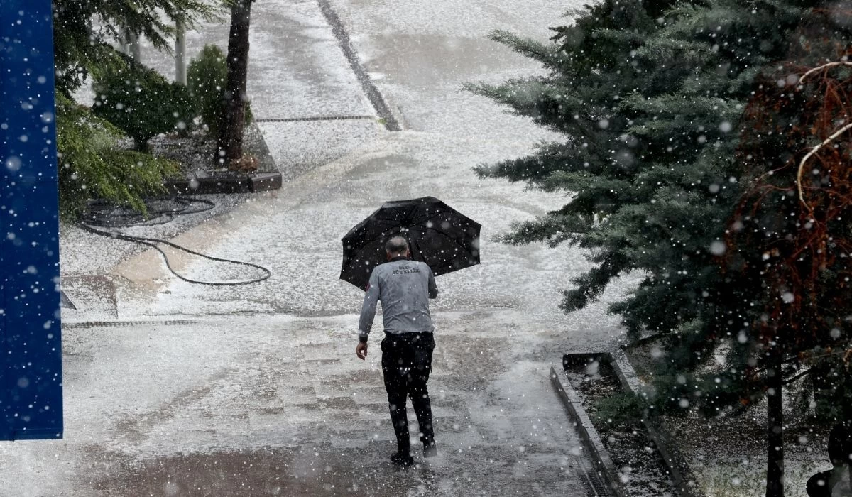 Ankara'da sağanak yağış ve dolu hayatı olumsuz etkiledi!