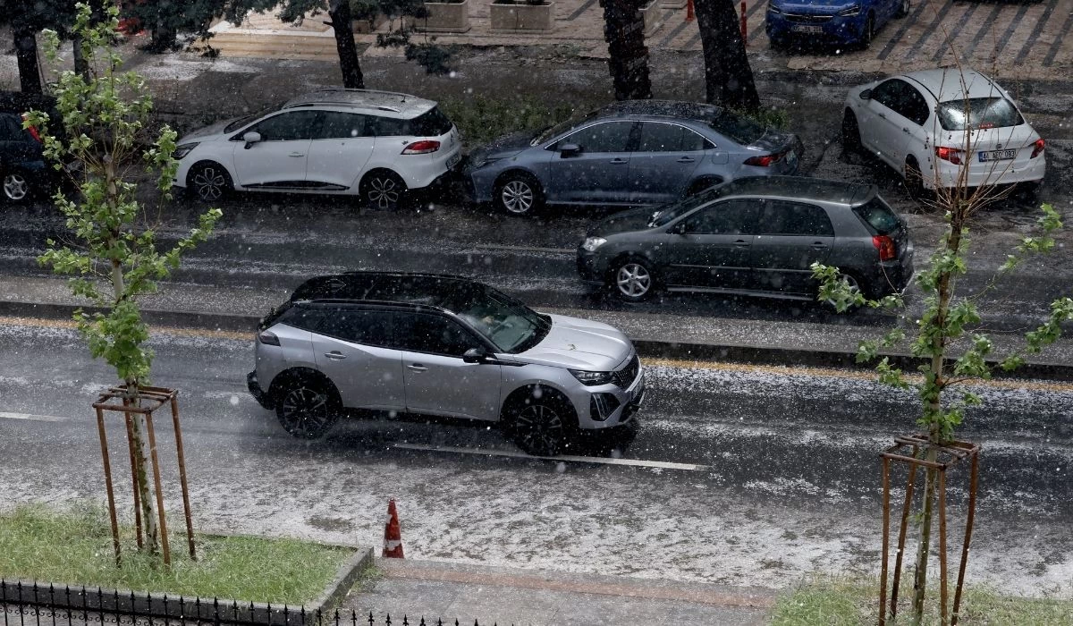 Ankara'da sağanak yağış ve dolu hayatı olumsuz etkiledi! - Resim : 2