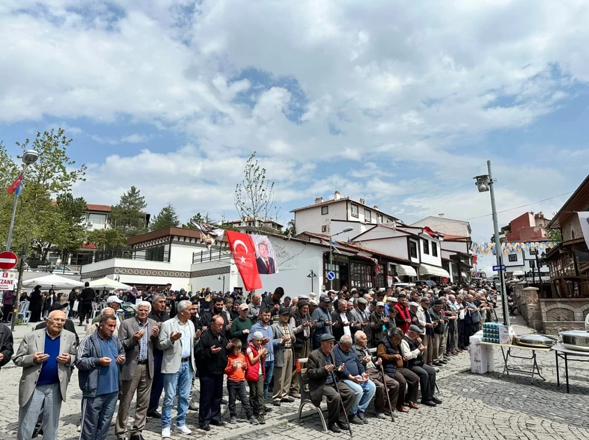 Güdül'de belediye başkanı ile birlikte vatandaşlar yağmur duasına çıktı! - Resim : 2