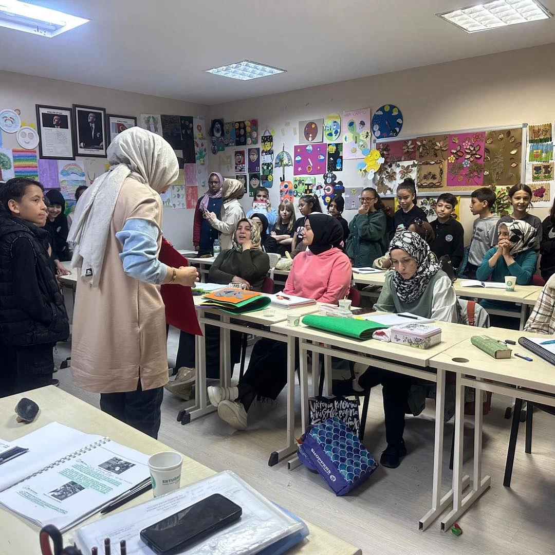 Pursaklar Belediyesi gençlere kültürel mirası Minik Eller, Büyük Hayaller etkinliği ile tanıttı