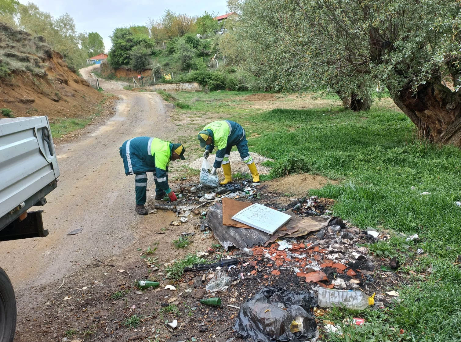 Keçiören Belediyesi çevre temizliği yapmaya devam ediyor