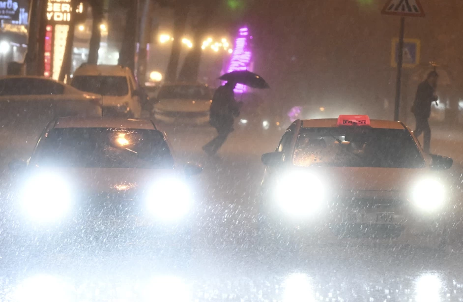 Ankara'da etkili olan sağanak yağışın ardından yollar göle döndü!