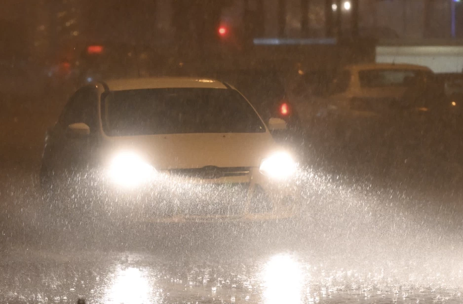 Ankara'da etkili olan sağanak yağışın ardından yollar göle döndü! - Resim : 2