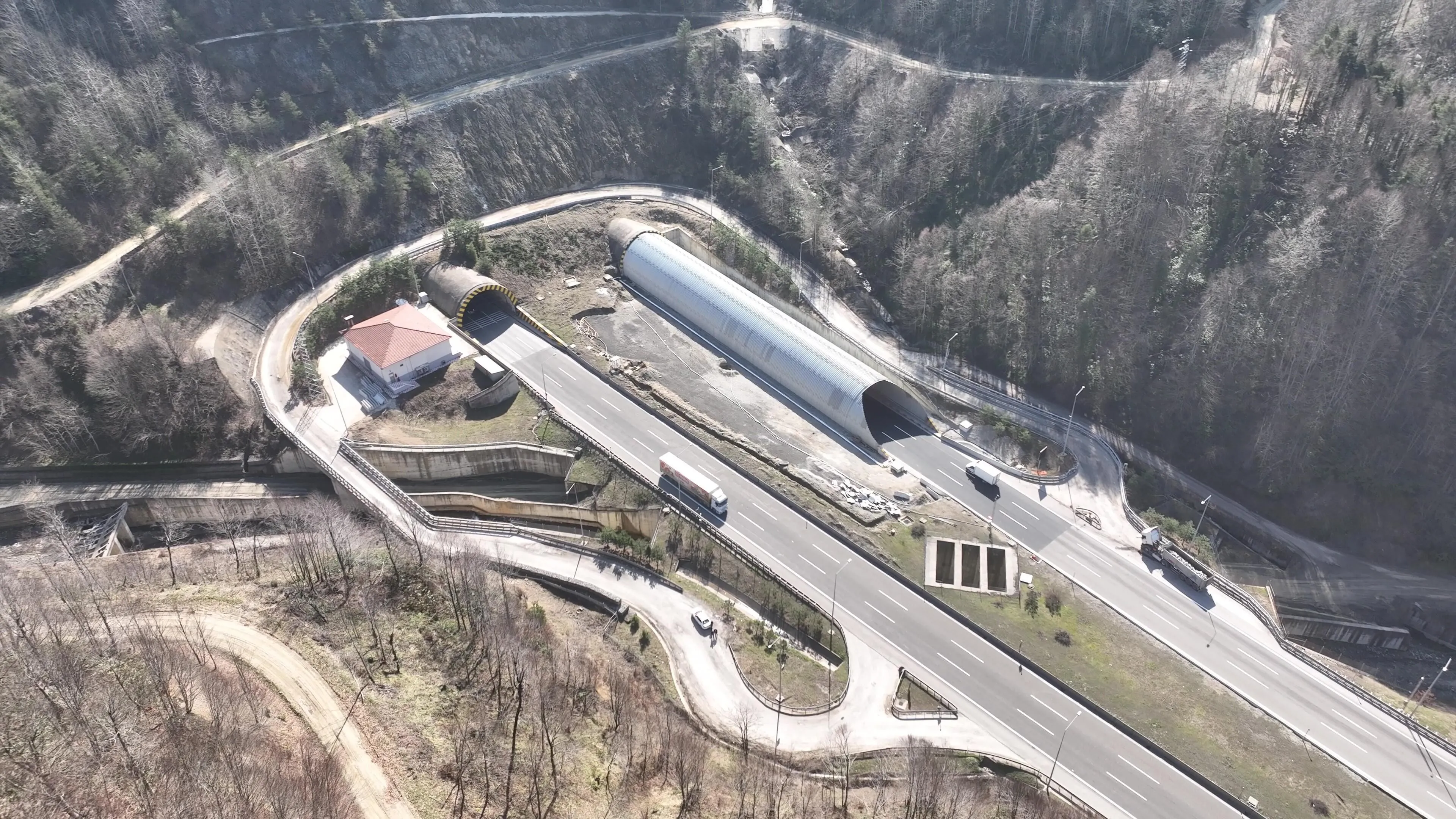 Bolu Dağı Tüneli'nin heyelanlara karşı güçlendirme amacıyla uzatılacağı açıklandı
