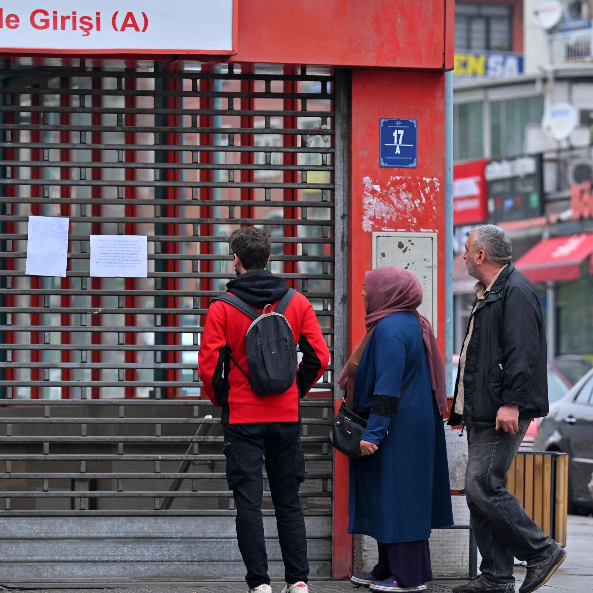 Ankara'da kapatılan bazı metro istasyonları hizmete yeniden başladı