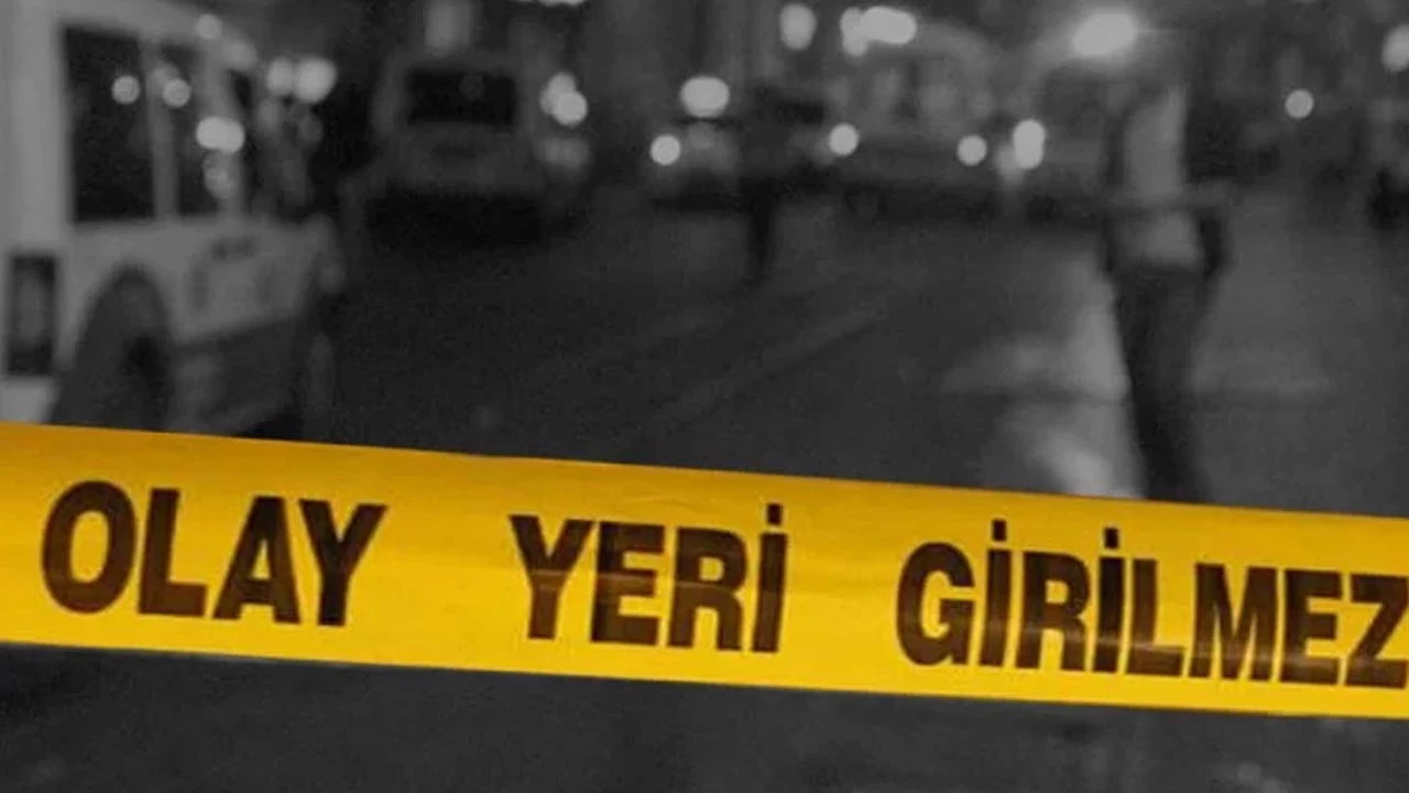 Ankara'da boğazından bıçaklanan kadının saldırıya uğradığı anlar güvenlik kamerasında
