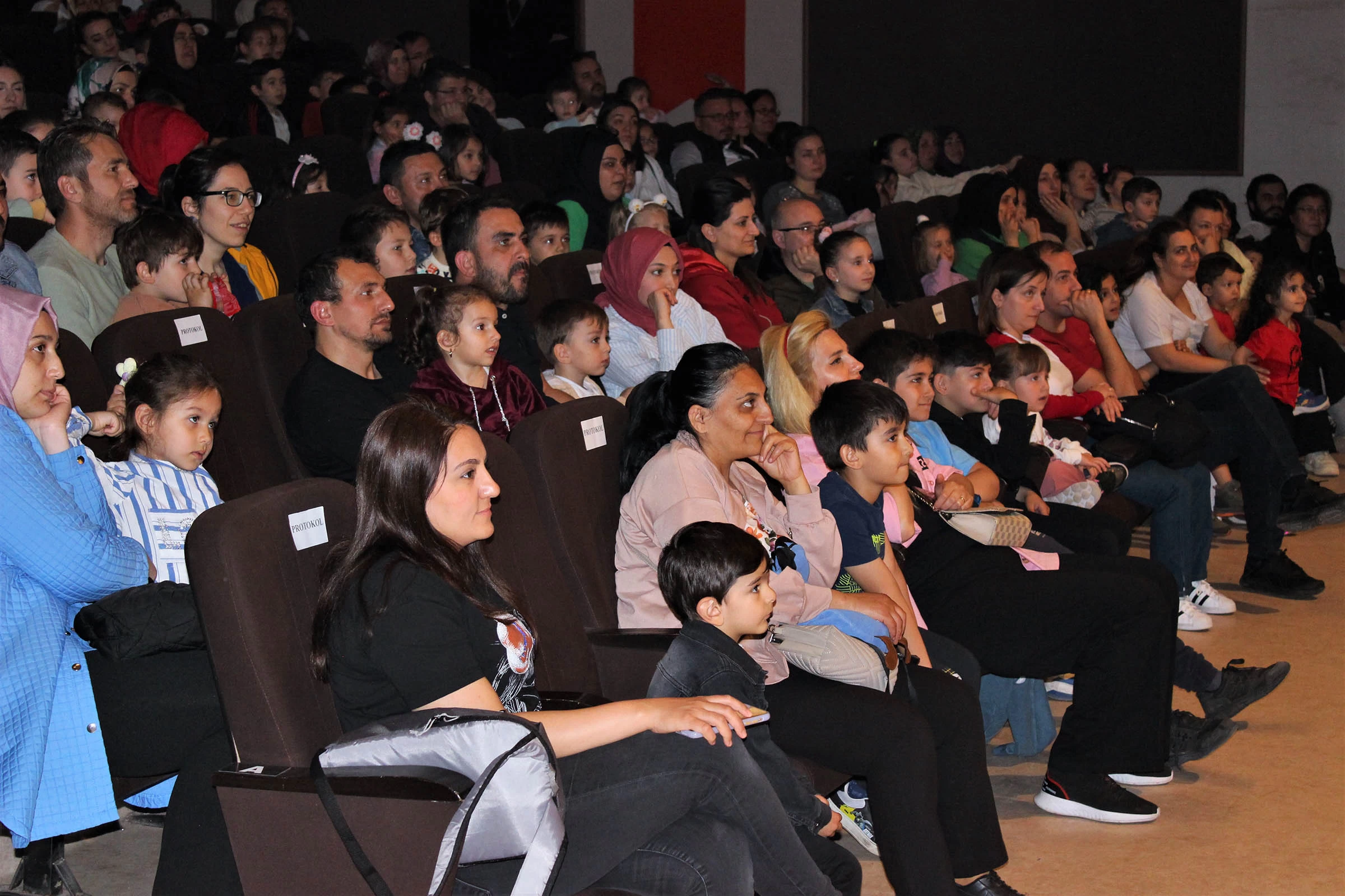 Keçiören Belediyesi Şehir Tiyatrosu perdelerini çocuklar için açtı - Resim : 4