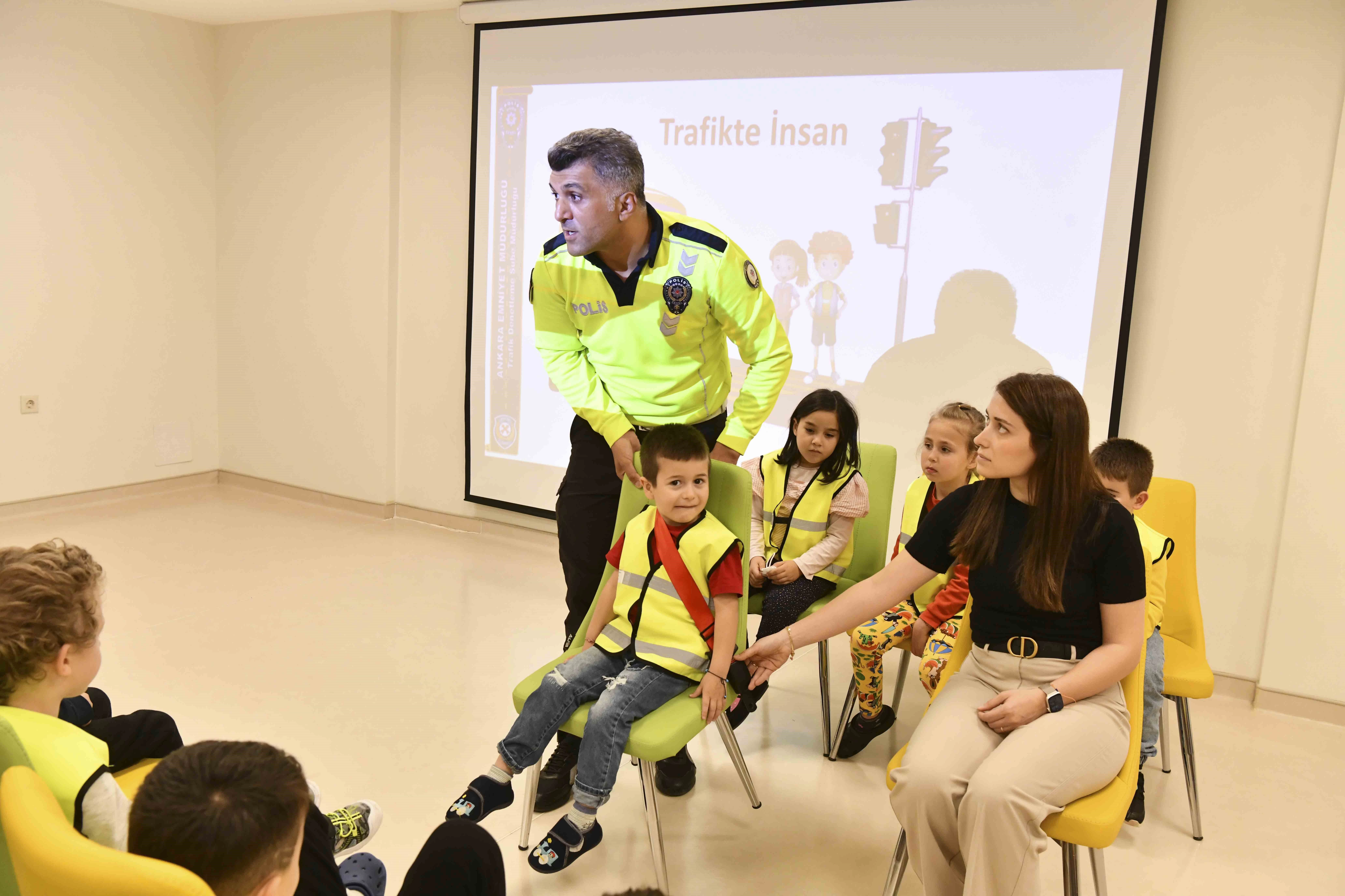 Ankara minikler polis ekiplerinden trafik kurallarını öğrendi