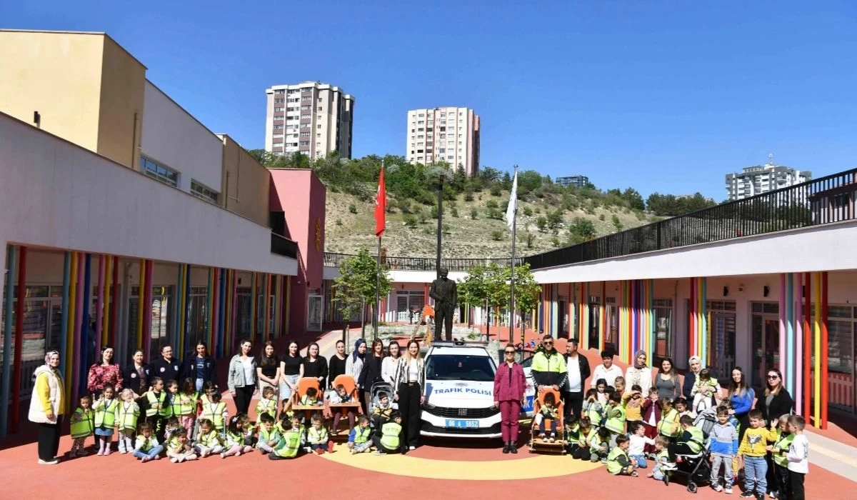 Ankara minikler polis ekiplerinden trafik kurallarını öğrendi - Resim : 2