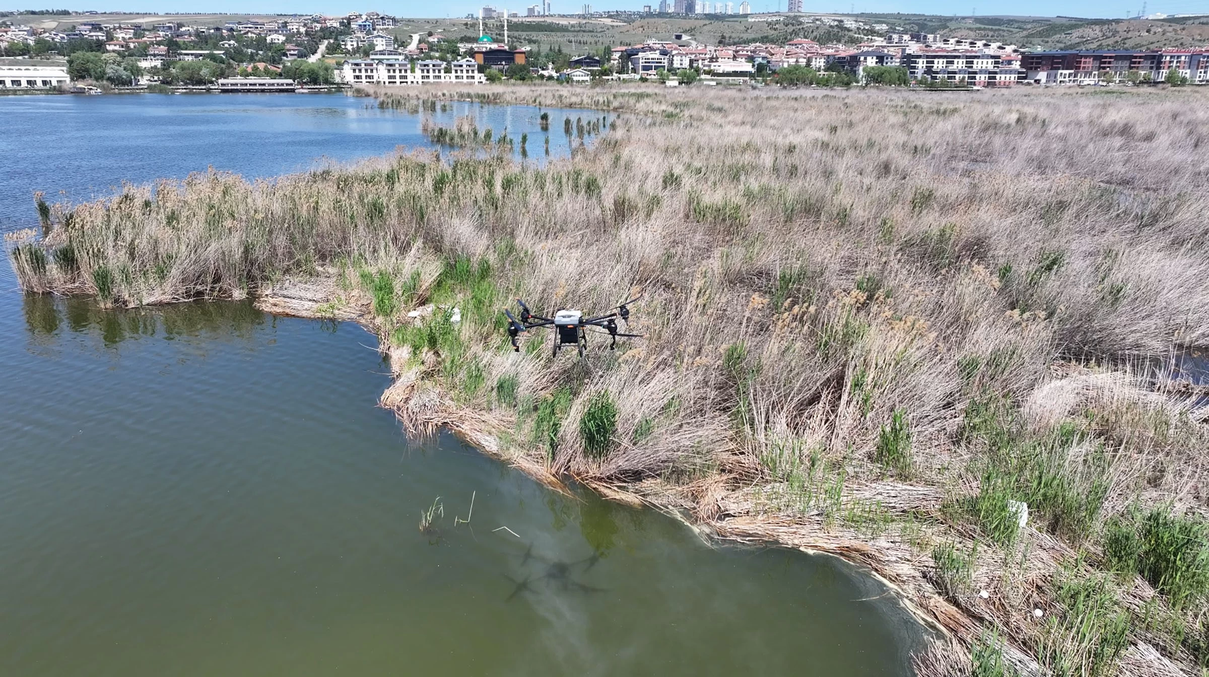 Gölbaşı Belediyesi ilaçlama çalışmalarını drone ile yapıyor