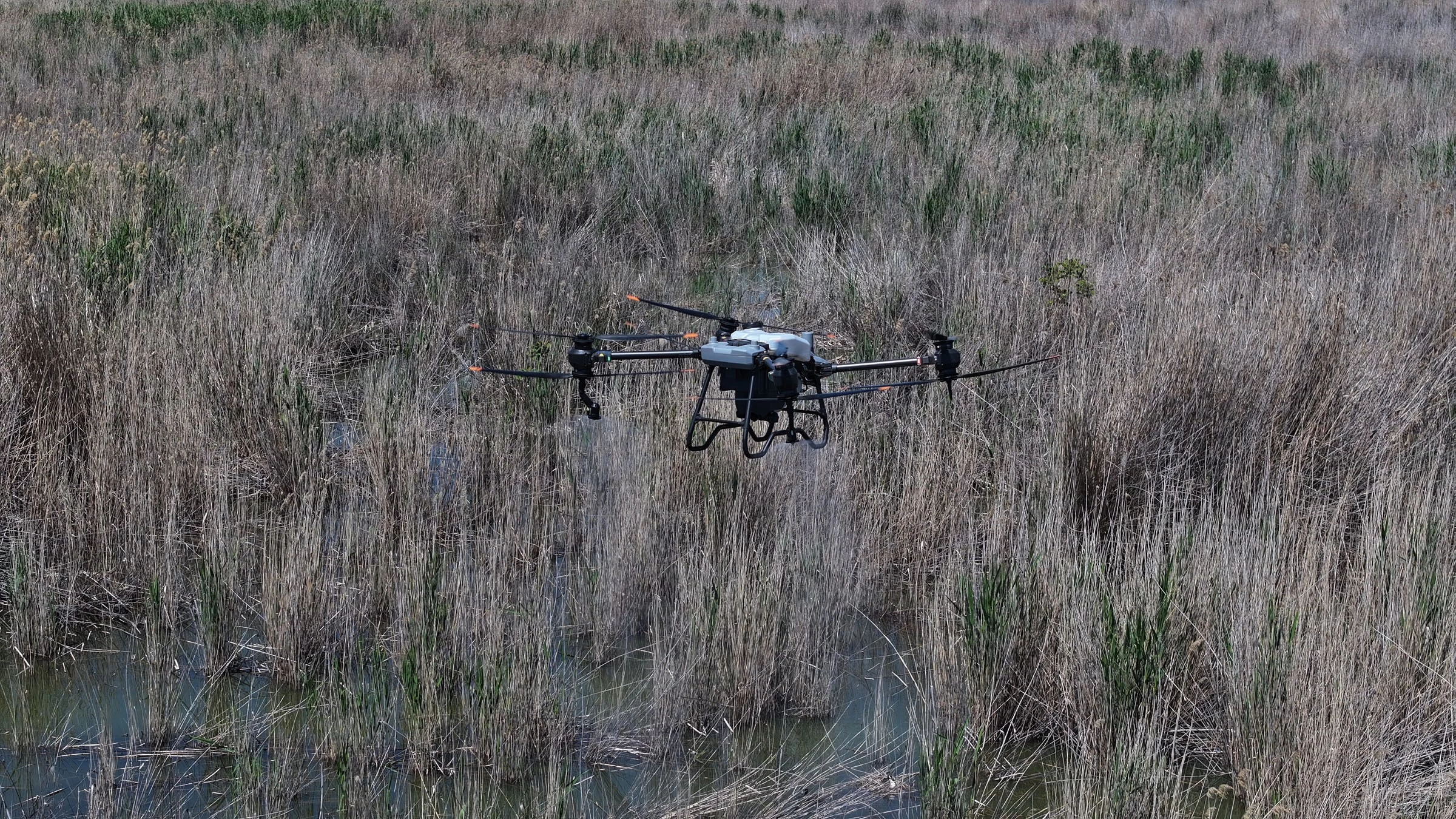 Gölbaşı Belediyesi ilaçlama çalışmalarını drone ile yapıyor - Resim : 2