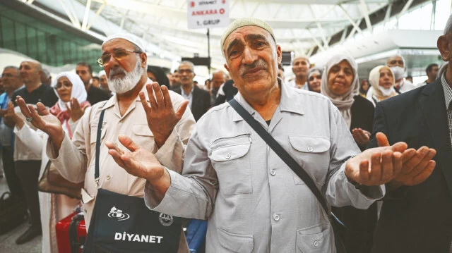 Başkent Ankara'dan ilk hac kafilesi dualarla uğurlandı