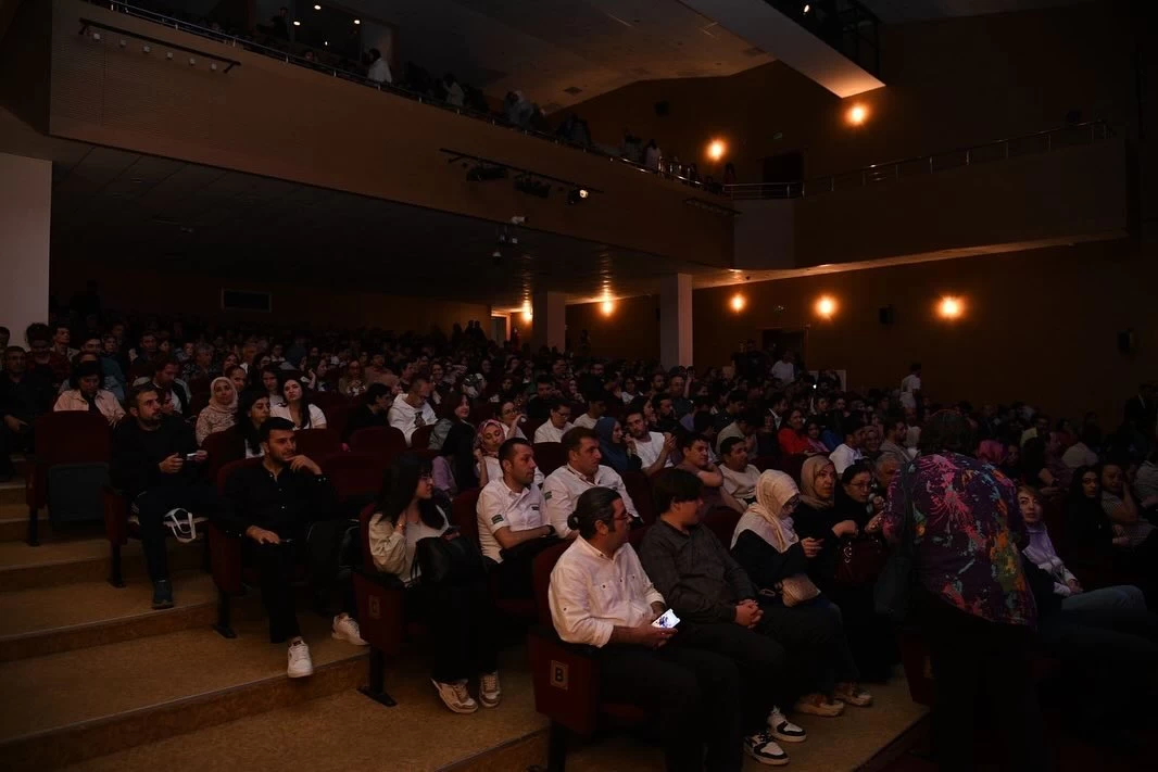 Sanatseverler Devlet Tiyatroları Pursaklar sahnesine ilgi göstermeye devam ediyor