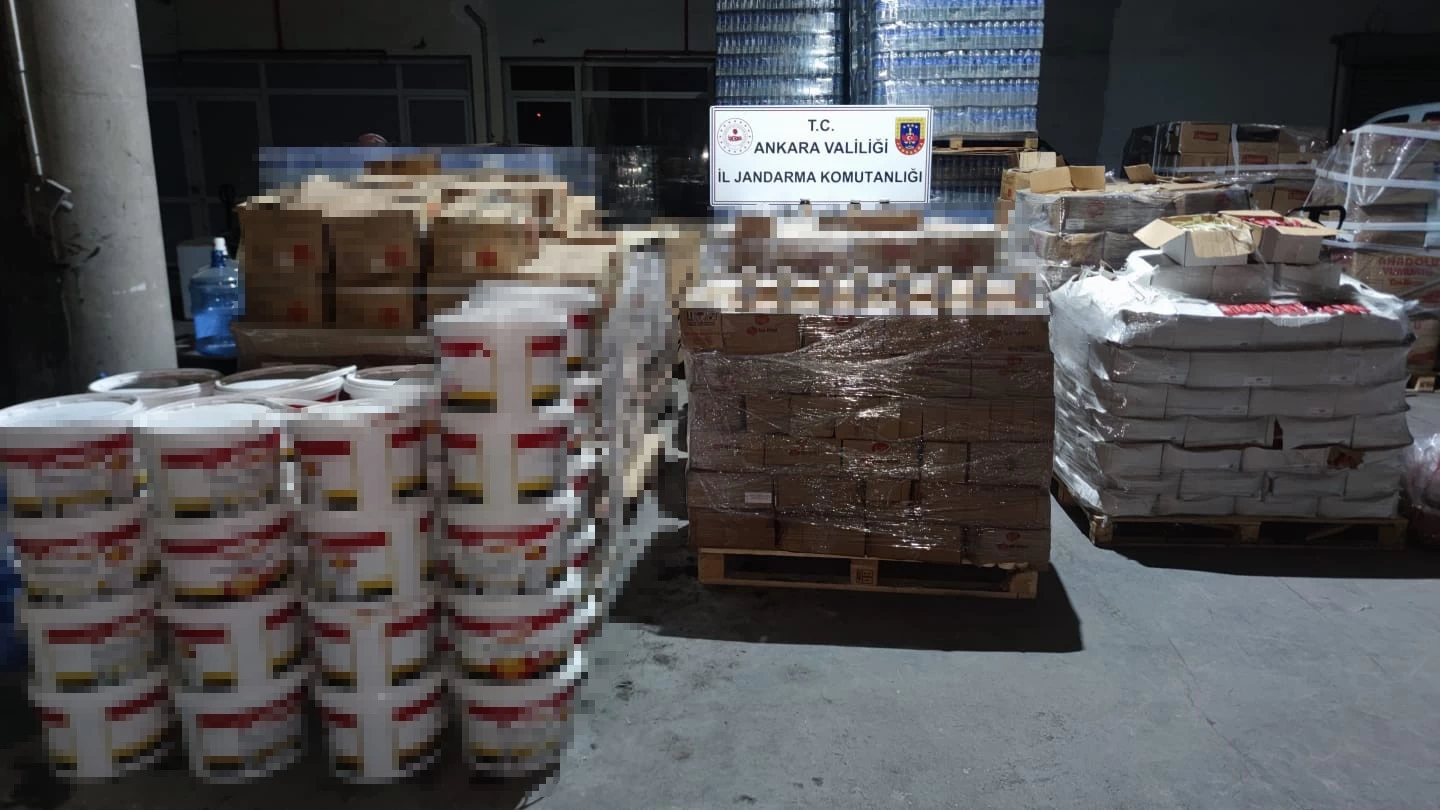 Ankara Yenimahalle'de 2 milyon 500 bin lira değerinde kaçak gıda maddesi ele geçirildi