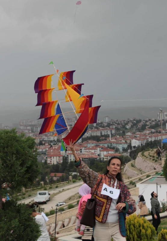 Beypazarı Belediyesi Uçurtma Şenliği düzenledi - Resim : 2