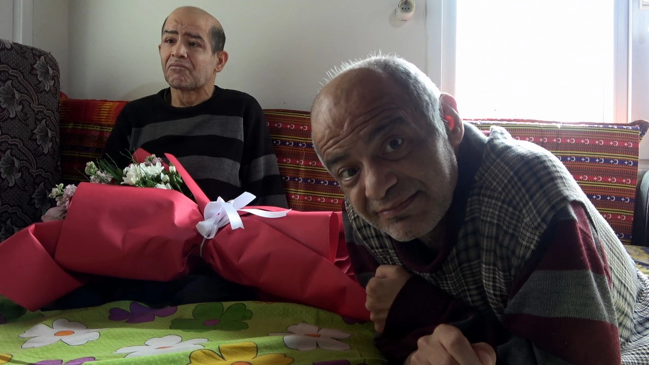 Engelli oğullarına bakan 93 yaşındaki Gülsüm anneye ziyaret üstüne ziyaret!