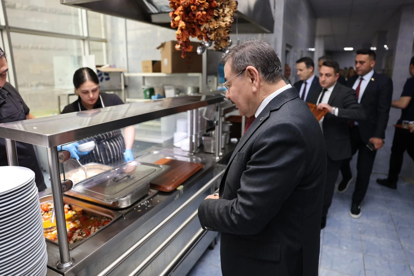 Gölbaşı Belediye Başkanı Yakup Odabaşı öğle yemeğini personelle beraber yedi - Resim : 2