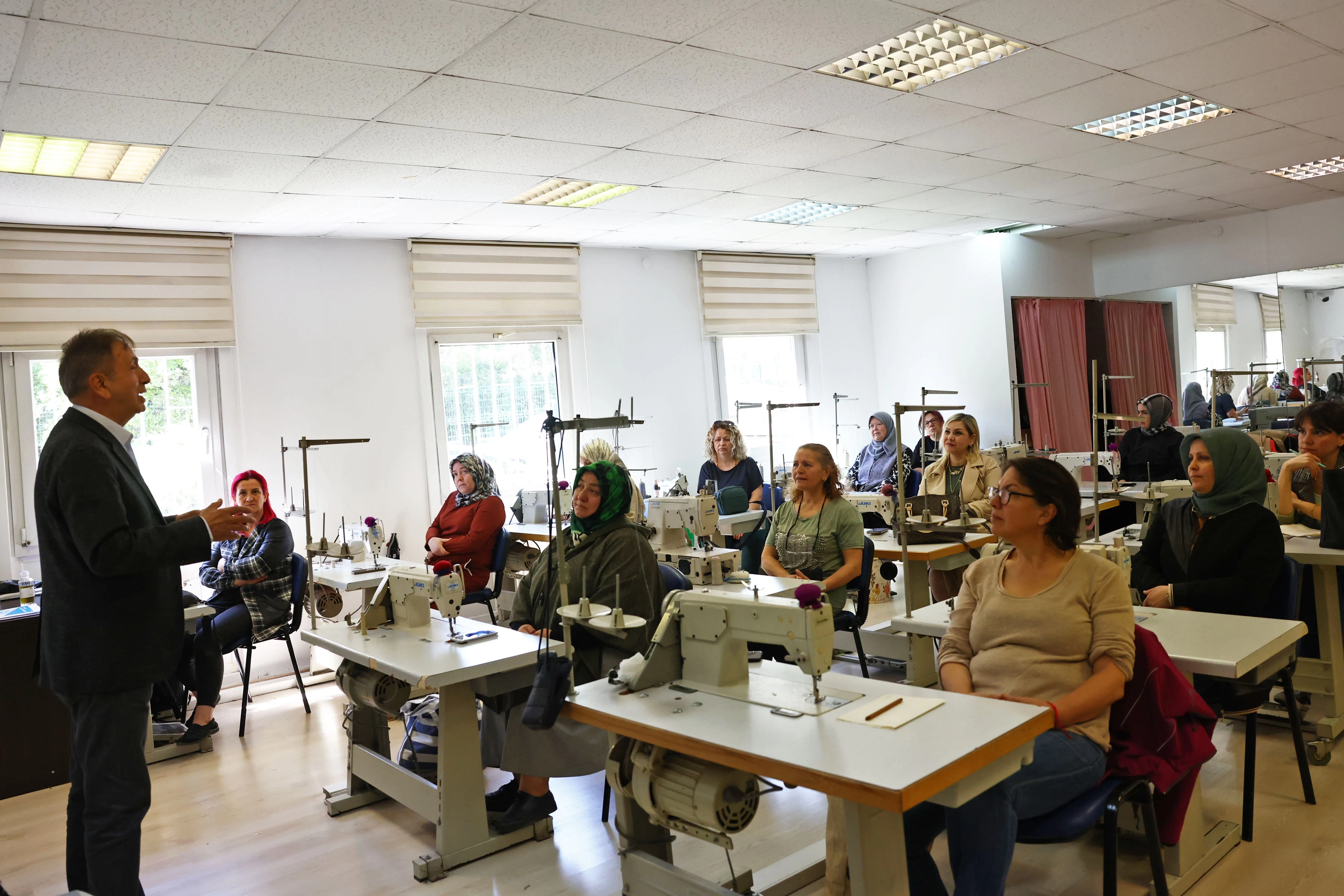 Çankaya Belediyesi İş ve İstihdam Merkezinde kadınlara E-ticaret eğitimi - Resim : 2