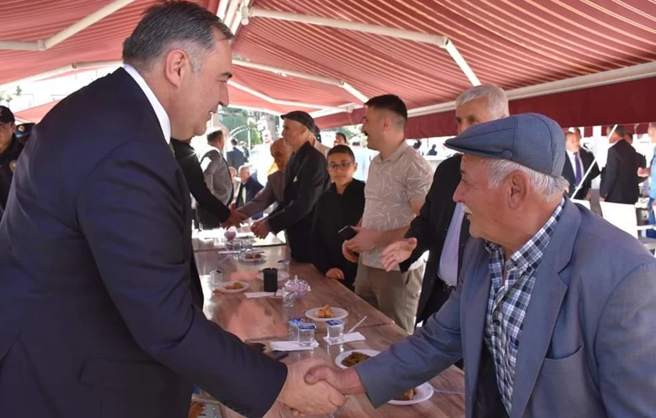 Nallıhan Belediyesi Ayhan Sümer Kültür Merkezi'nde ücretsiz çay dönemini başlattı - Resim : 2