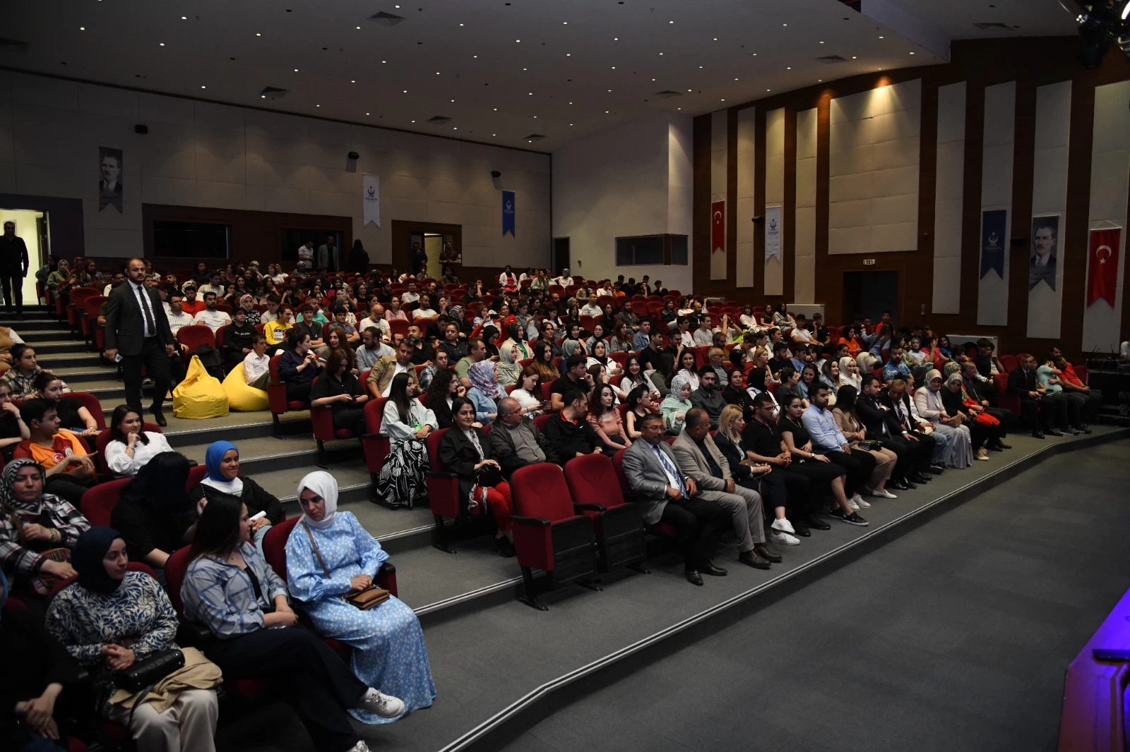 Kahramankazanlı gençler 19 Mayıs'ta Doğu Demirkol ile eğlendi