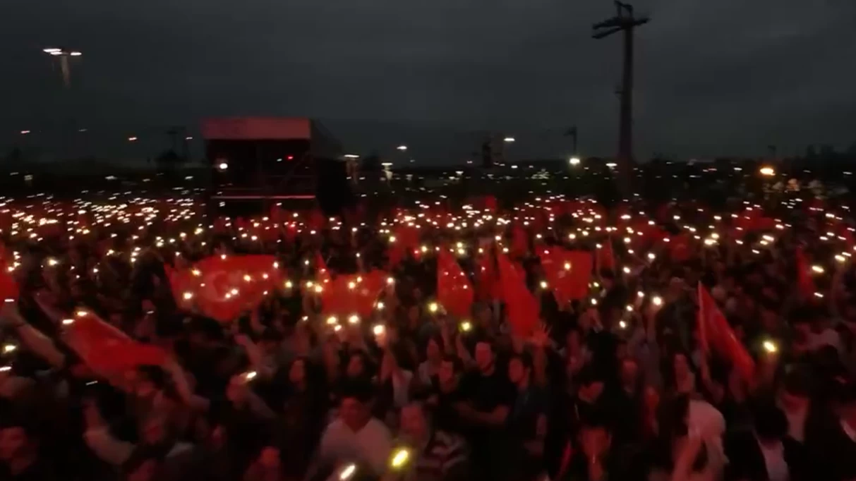 Ankara 19 Mayıs'ı on binlerin katıldığı ABB konseri ile kutladı