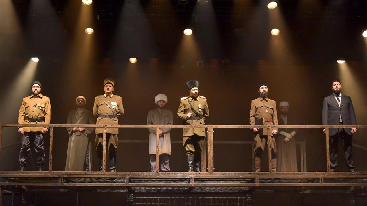 Ankara Devlet Tiyatrosu Yüzyıllık Destan Ateş oyununu Samsun'da sahnelendi - Resim : 2