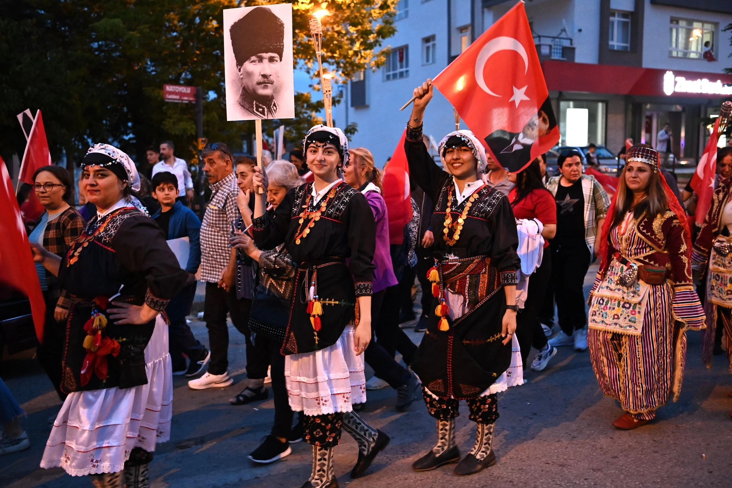 Mamak Belediyesi 19 Mayıs meşalesini Mamak’ta yaktı - Resim : 3