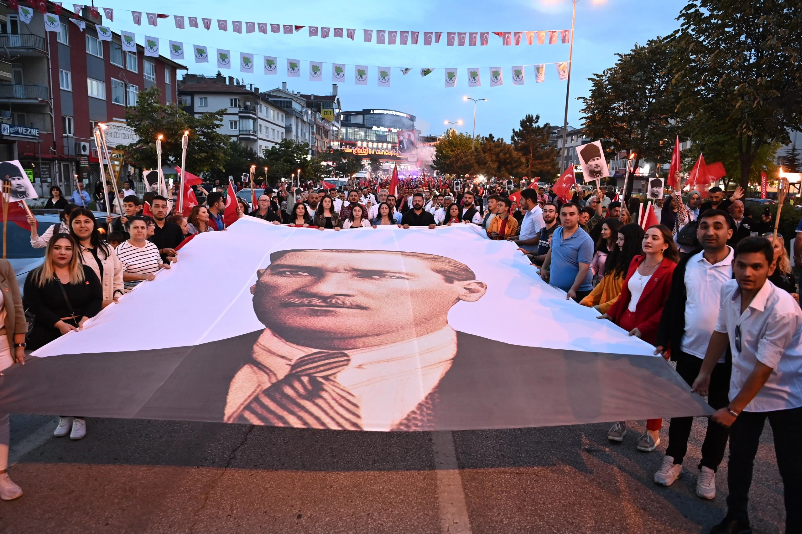 Mamak Belediyesi 19 Mayıs meşalesini Mamak’ta yaktı - Resim : 4